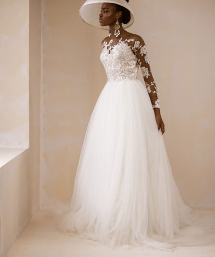 An Ivory Top Patterned Long Sleeve Tulle Wedding gown/dress