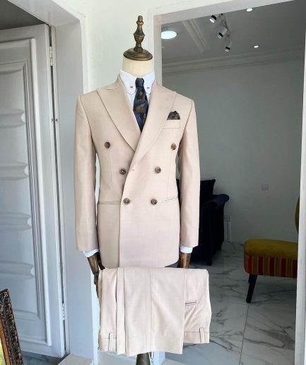 An Irish Cream double breasted peak lapel suit