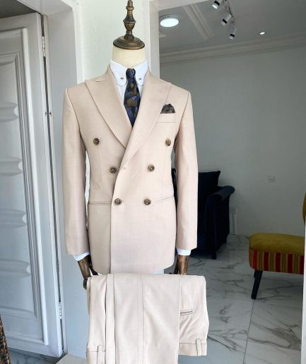 An Irish Cream double breasted peak lapel suit
