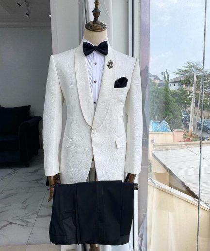 An Ivory White Shawl Lapel jacquard Tuxedo Suit