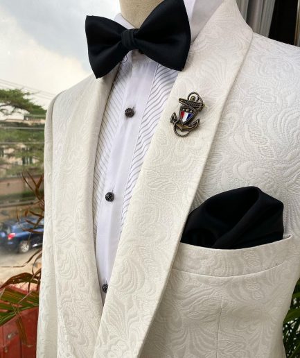 An Ivory White Shawl Lapel jacquard Tuxedo Suit