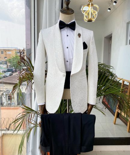 An Ivory White Shawl Lapel Jacquard Tuxedo Suit