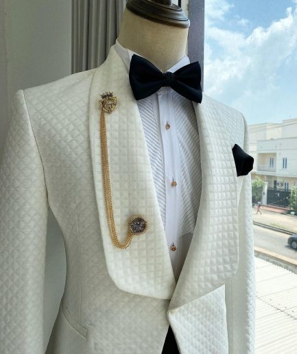 An Ivory White Shawl Lapel Square Patterned Jacquard Tuxedo Suit