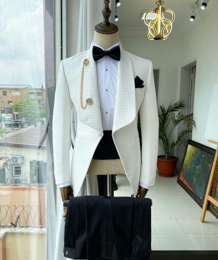 An Ivory White Shawl Lapel Square Patterned Jacquard Tuxedo Suit
