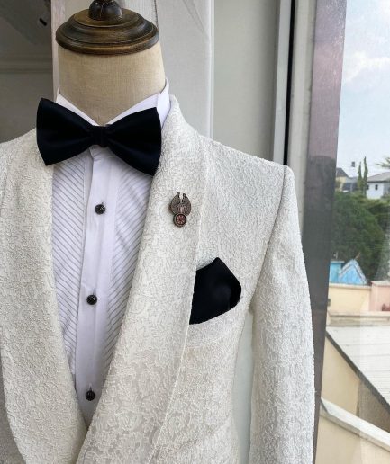 An Ivory White Shawl Lapel Jacquard Tuxedo Suit