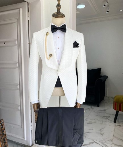 An Ivory White Shawl Lapel Square Patterned Jacquard Tuxedo Suit