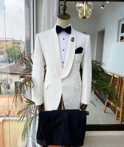An Ivory White Shawl Lapel jacquard Tuxedo Suit
