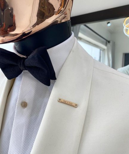 An Ivory White Shawl lapel tuxedo suit