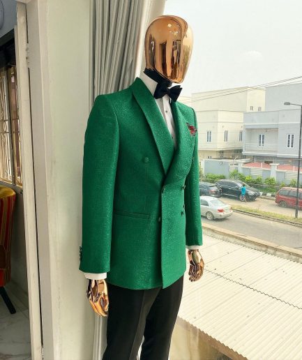 A Grass green double breasted shawl lapel floral pattern jacquard tuxedo suit