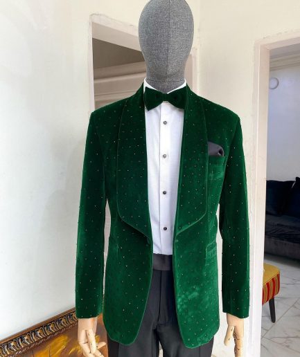 An Emerald Green Velvet Shawl Lapel Tuxedo Suit