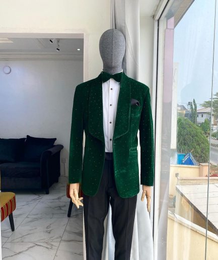 An Emerald Green Velvet Shawl Lapel Tuxedo Suit