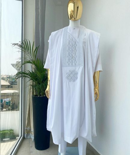A Snow White dotted round and straight line embroidery agbada