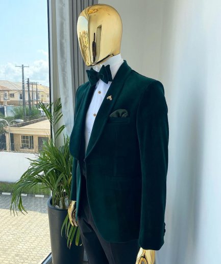 An Emerald Green Shawl Lapel Velvet Tuxedo Suit