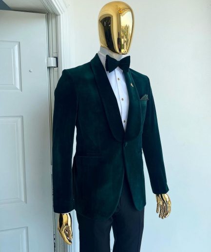 An Emerald Green Shawl Lapel Velvet Tuxedo Suit