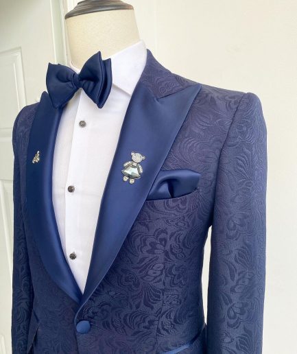A midnight blue peak lapel floral jacquard tuxedo suit