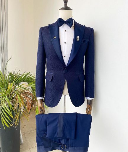 A midnight blue peak lapel floral jacquard tuxedo suit