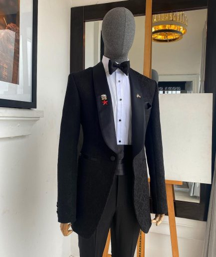 A Black Floral Jacquard Shawl Lapel Tuxedo Suit