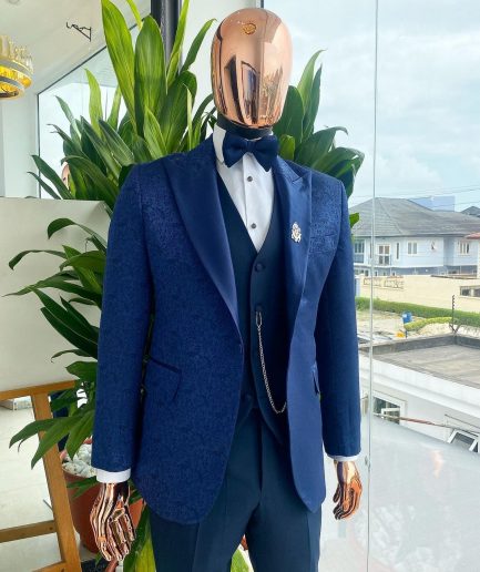 An Aquarium Pattern Navy Blue Peak Lapel Jacquard Suit.