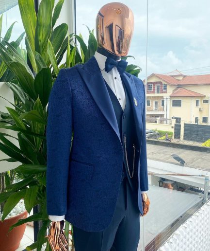 An Aquarium Pattern Navy Blue Peak Lapel Jacquard Suit.
