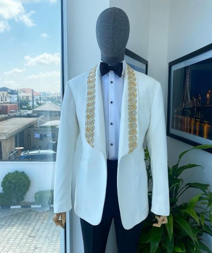 A reloaded “Vegas” Monochrome Ivory White Shawl Lapel Suit