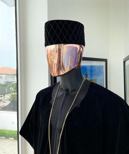 A charcoal black “daftan” from soaked Italian velvet