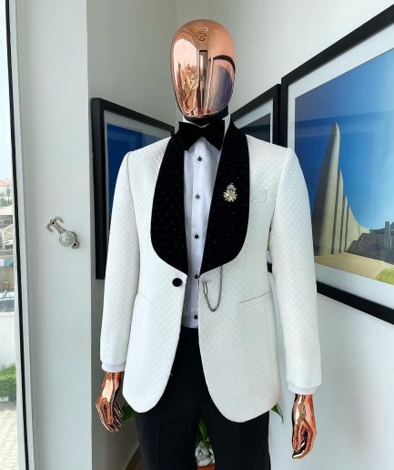 An Ivory white Square pattern jacquard shawl lapel jacquard tuxedo Suit