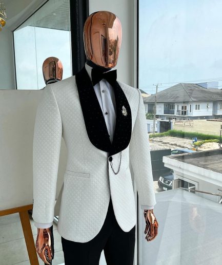 An Ivory white Square pattern jacquard shawl lapel jacquard tuxedo Suit