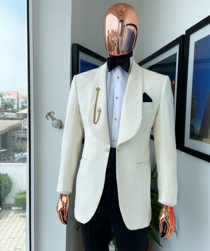An Ivory White Circle Pattern Jacquard Shawl Lapel Suit.