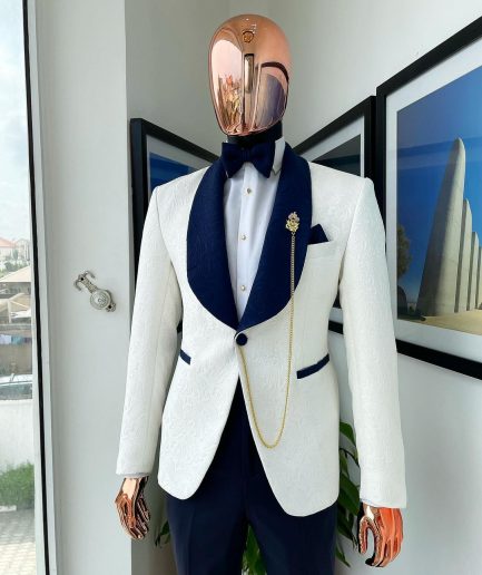 An Ivory white Floral pattern jacquard shawl lapel Suit