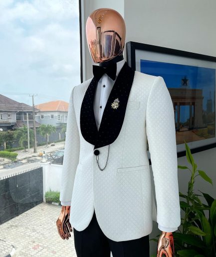 An Ivory white Square pattern jacquard shawl lapel jacquard tuxedo Suit