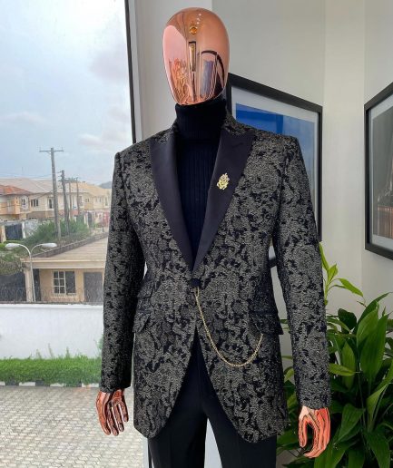 A Metallic coarse pattern jacquard peak lapel Suit