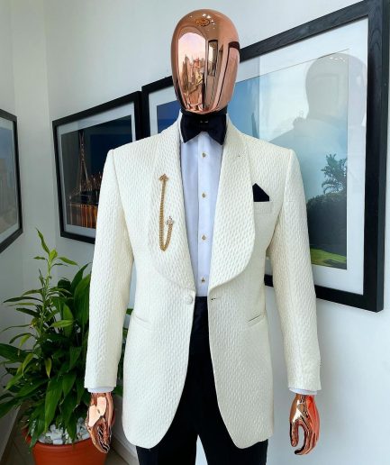 An Ivory White Circle Pattern Jacquard Shawl Lapel Suit.