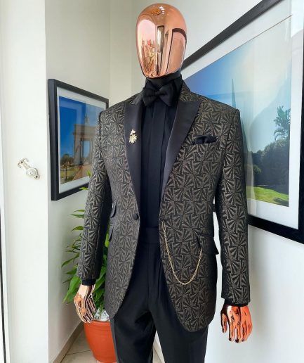 A metallic coarse and geometric pattern jacquard peak lapel dinner suit