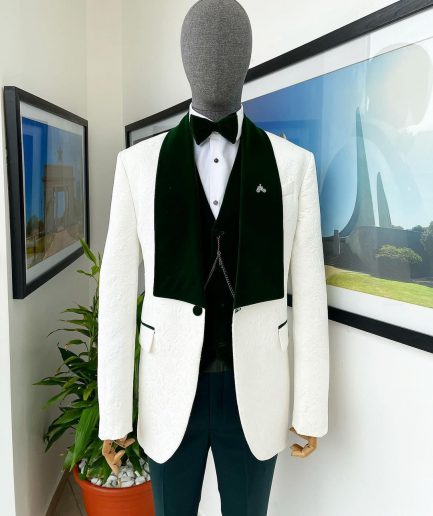An Ivory floral jacquard shawl, wide-cut jacquard suit