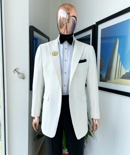 An Ivory White Peak Lapel Business Suit
