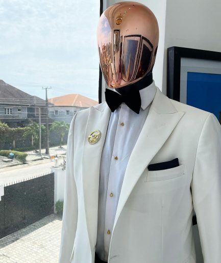 An Ivory White Peak Lapel Business Suit