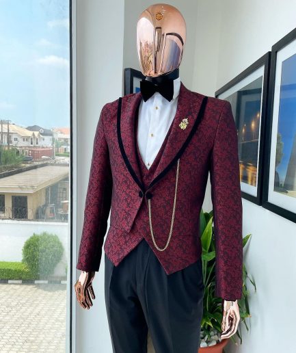 A Reloaded “Ragnar” peak lapel short cut tuxedo Suit