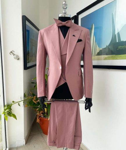 A Mauve Peak Lapel Single Button Suit