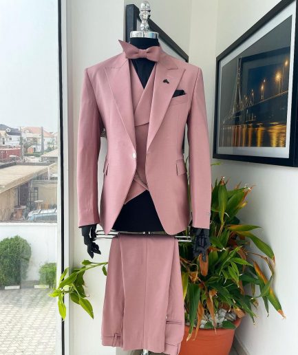 A Mauve Peak Lapel Single Button Suit