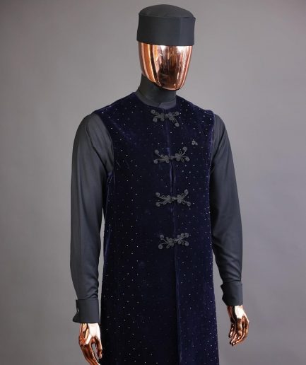A Charcoal black long-sleeve African traditional senator kaftan native