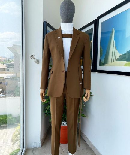 A “Gen Z” notch lapel, 7 shaped long strap, 2 button, pearl horn blazers suit