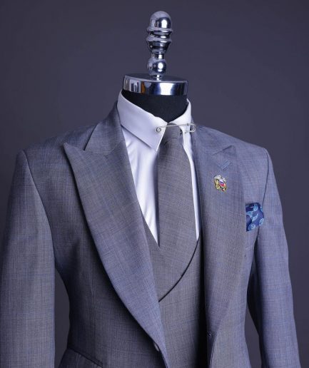A light grey, windowpane check, monochrome nobility super “140s” “Board Room” Notch lapel suit