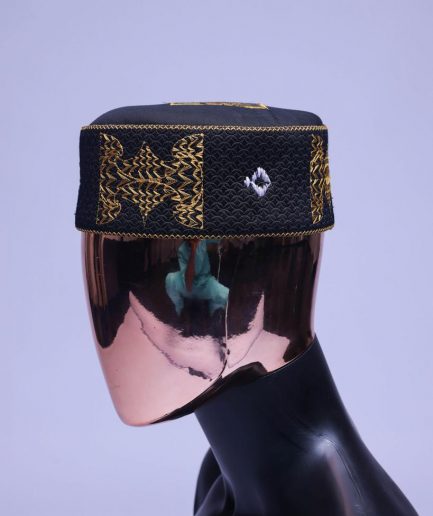 A Charcoal black kissing wave embroidery detailing hat