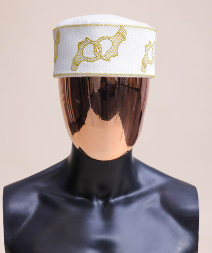 A porcelain, connected medulla and wooven pattern embroidery detailing hat