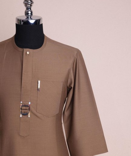 A Peanut brown, front flap,interwoven buckle, 3/4 sleeve African senator kaftan native.