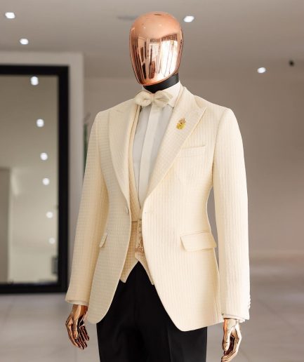 A Cream-White Peak Lapel, Stuffed Or Slanted Square-Patterned Jacquard Jacket.