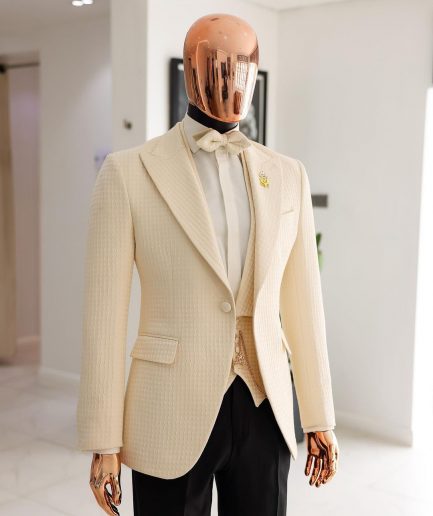 A Cream-White Peak Lapel, Stuffed Or Slanted Square-Patterned Jacquard Jacket.