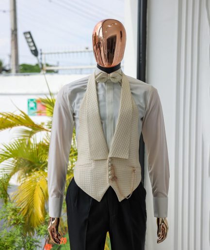 A Cream-White Peak Lapel, Stuffed Or Slanted Square-Patterned Jacquard Jacket.