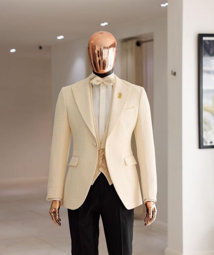 A Cream-White Peak Lapel, Stuffed Or Slanted Square-Patterned Jacquard Jacket.
