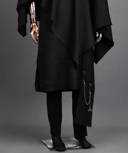 A Black Cross Neck Tragbada